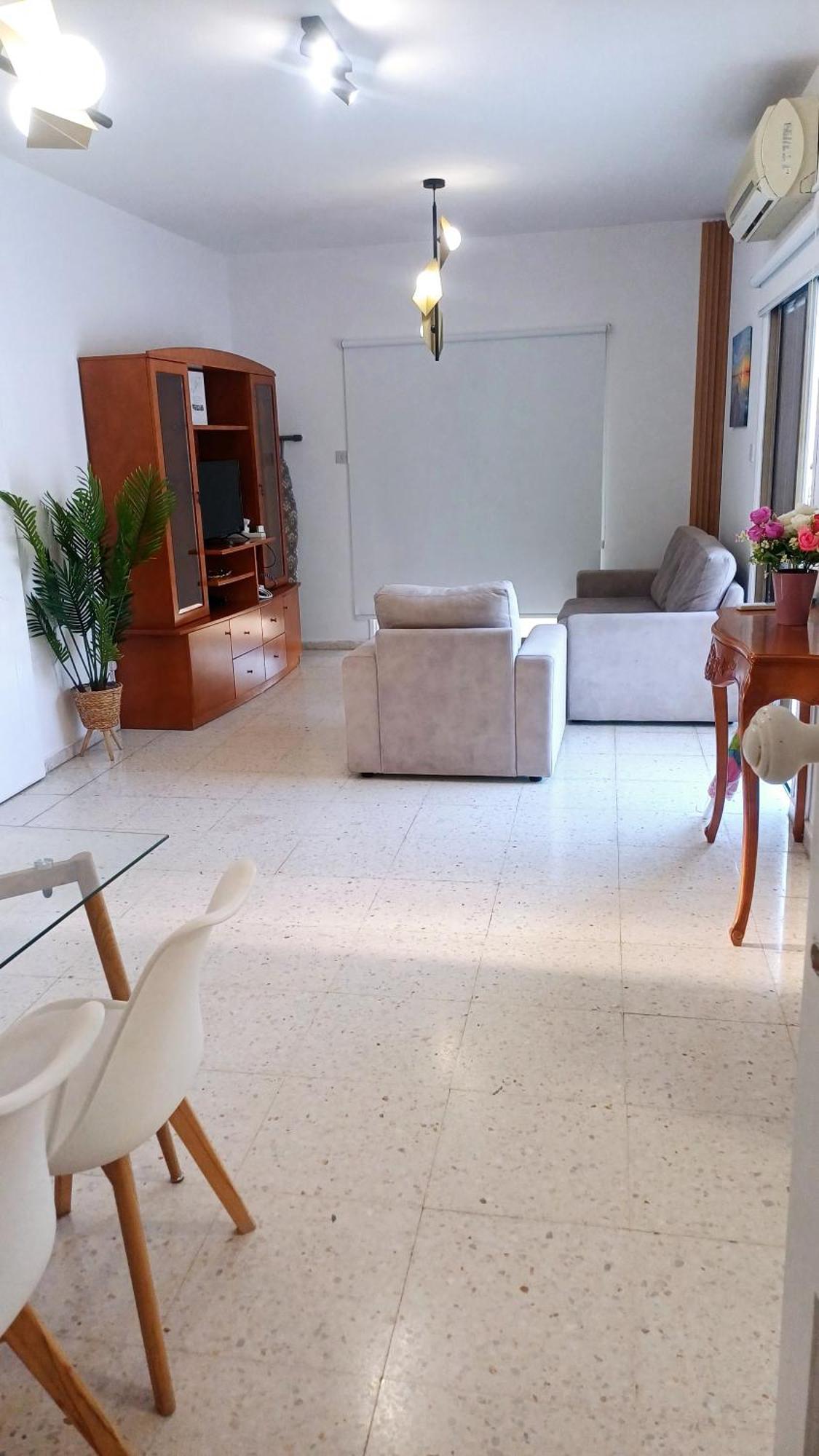 Spacious 2 Bedroom Near Mall -internet 1gbps דירה