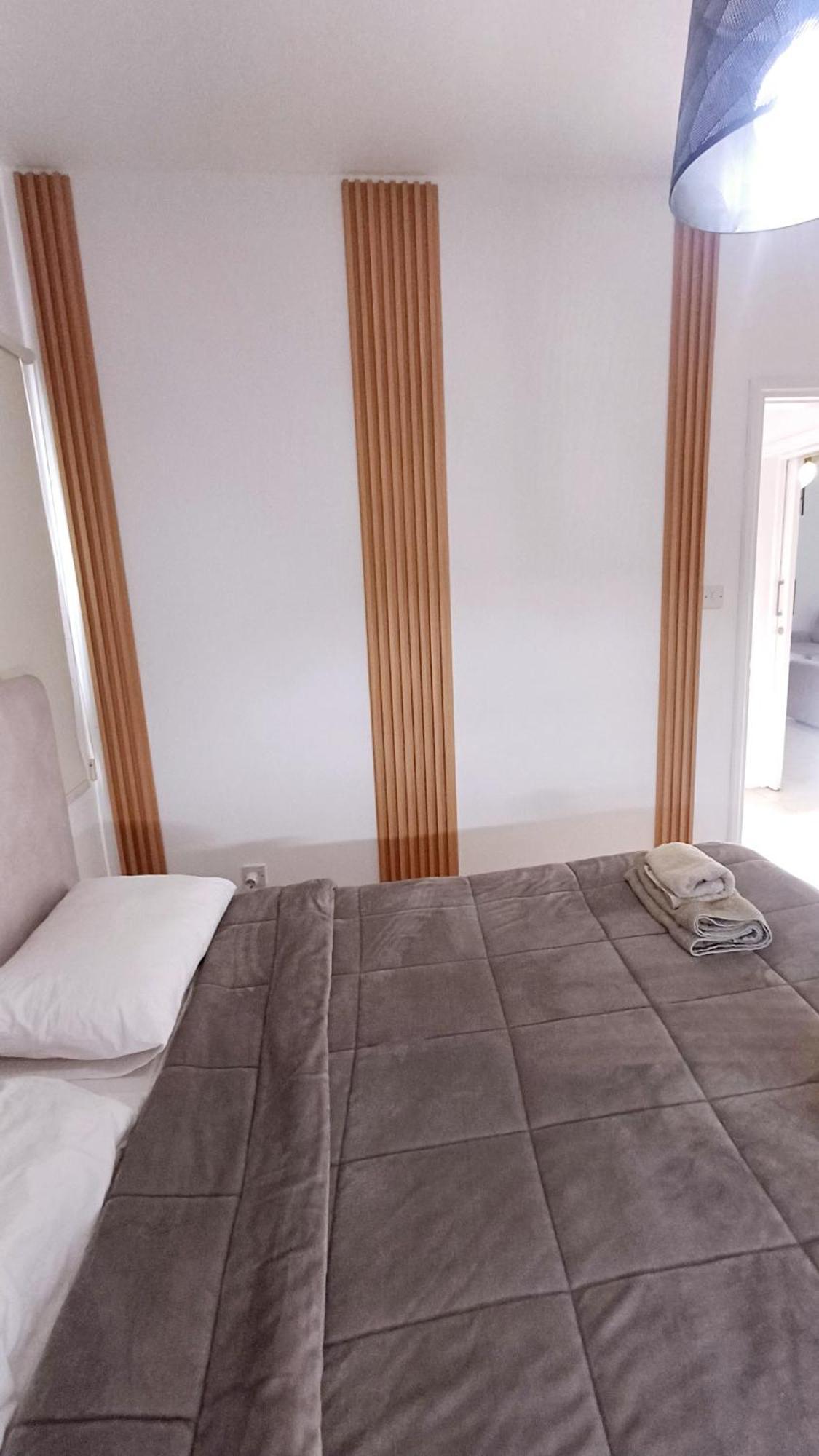 Spacious 2 Bedroom Near Mall -internet 1gbps דירה *
