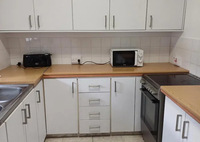 Spacious 2 Bedroom Appartment Near Mall -Internet 1Gbps