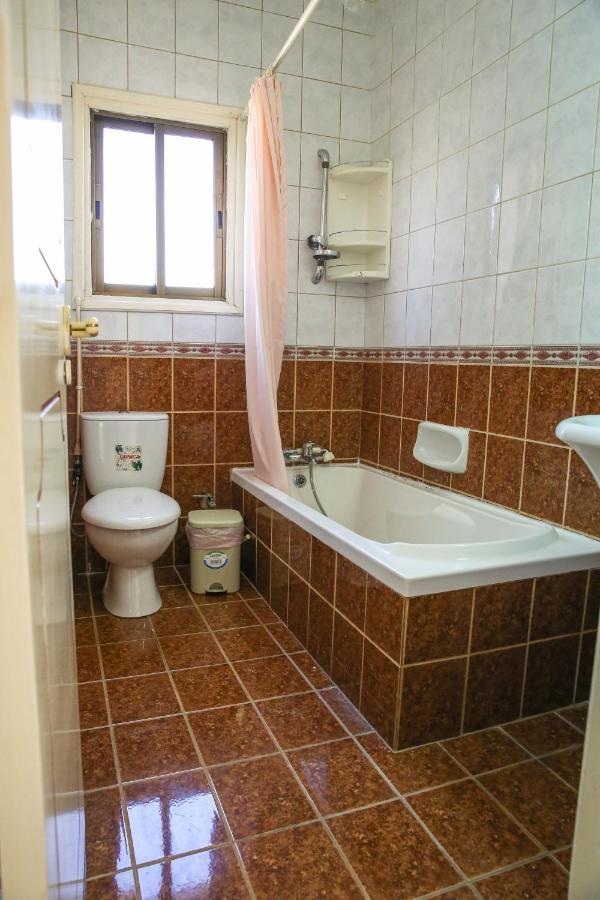 Spacious 2 Bedroom Near Mall -internet 1gbps
