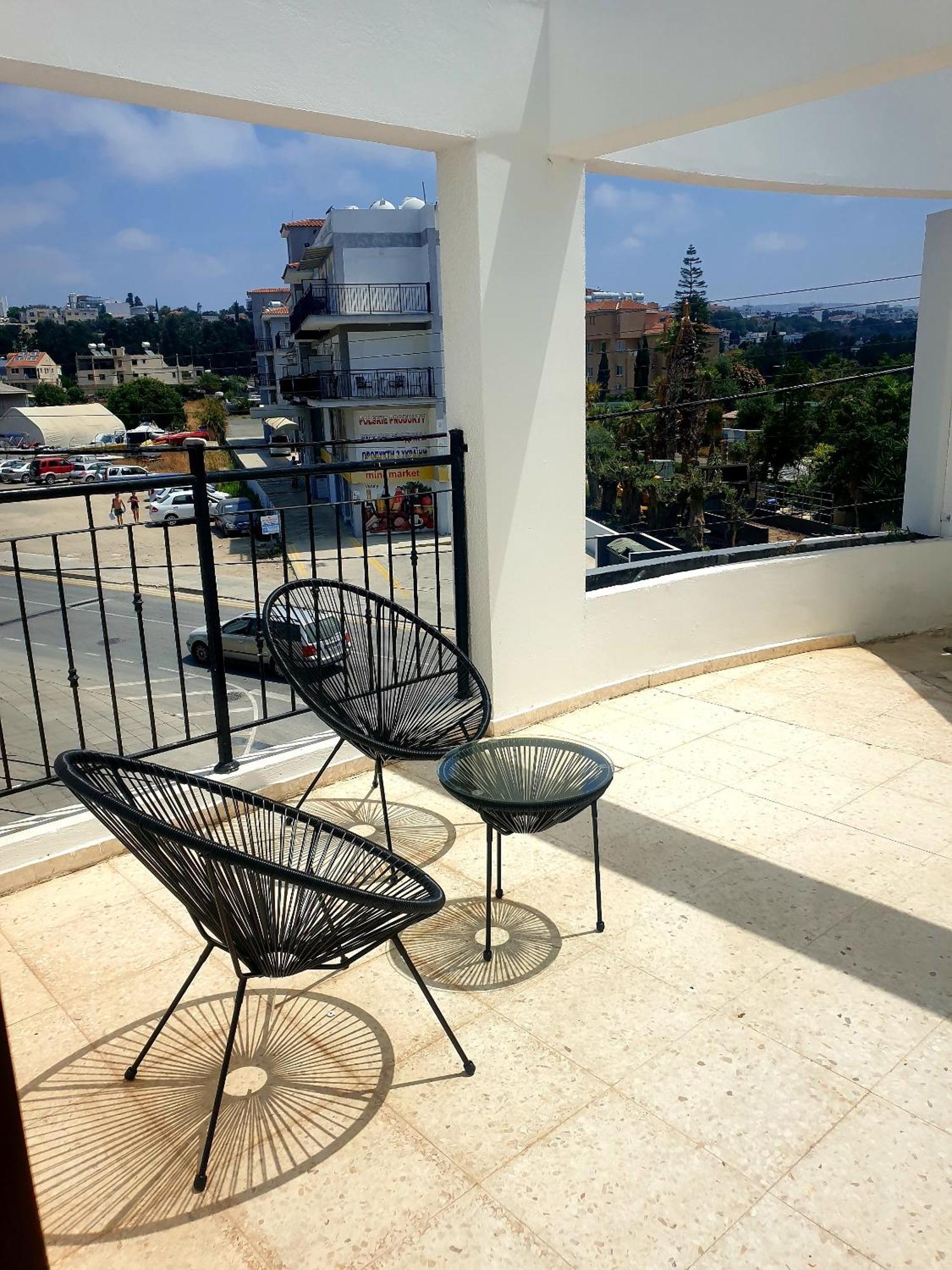 Spacious 2 Bedroom Near Mall -internet 1gbps Daire